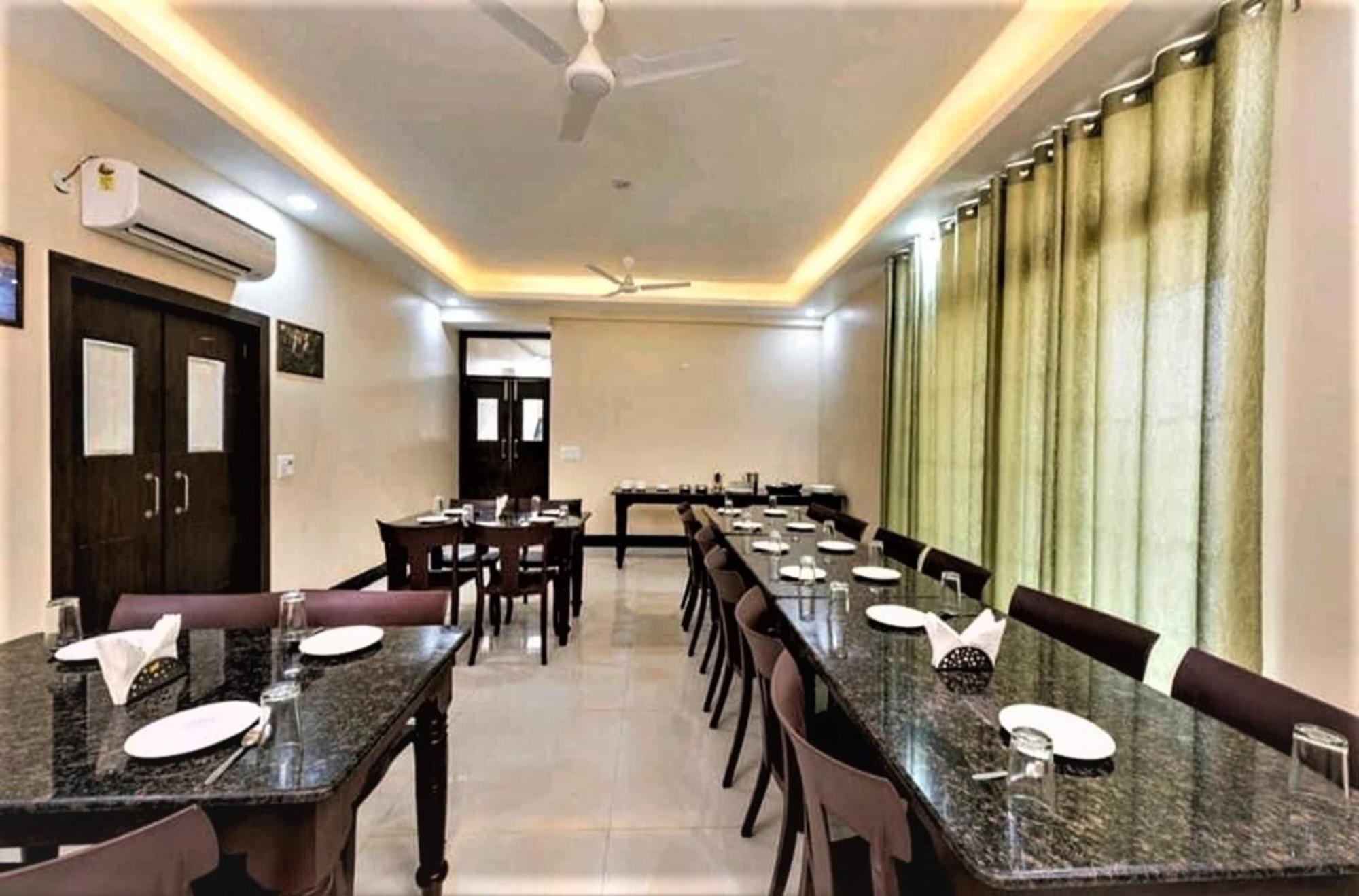Hotel Ravi Residency Bharatpur Esterno foto
