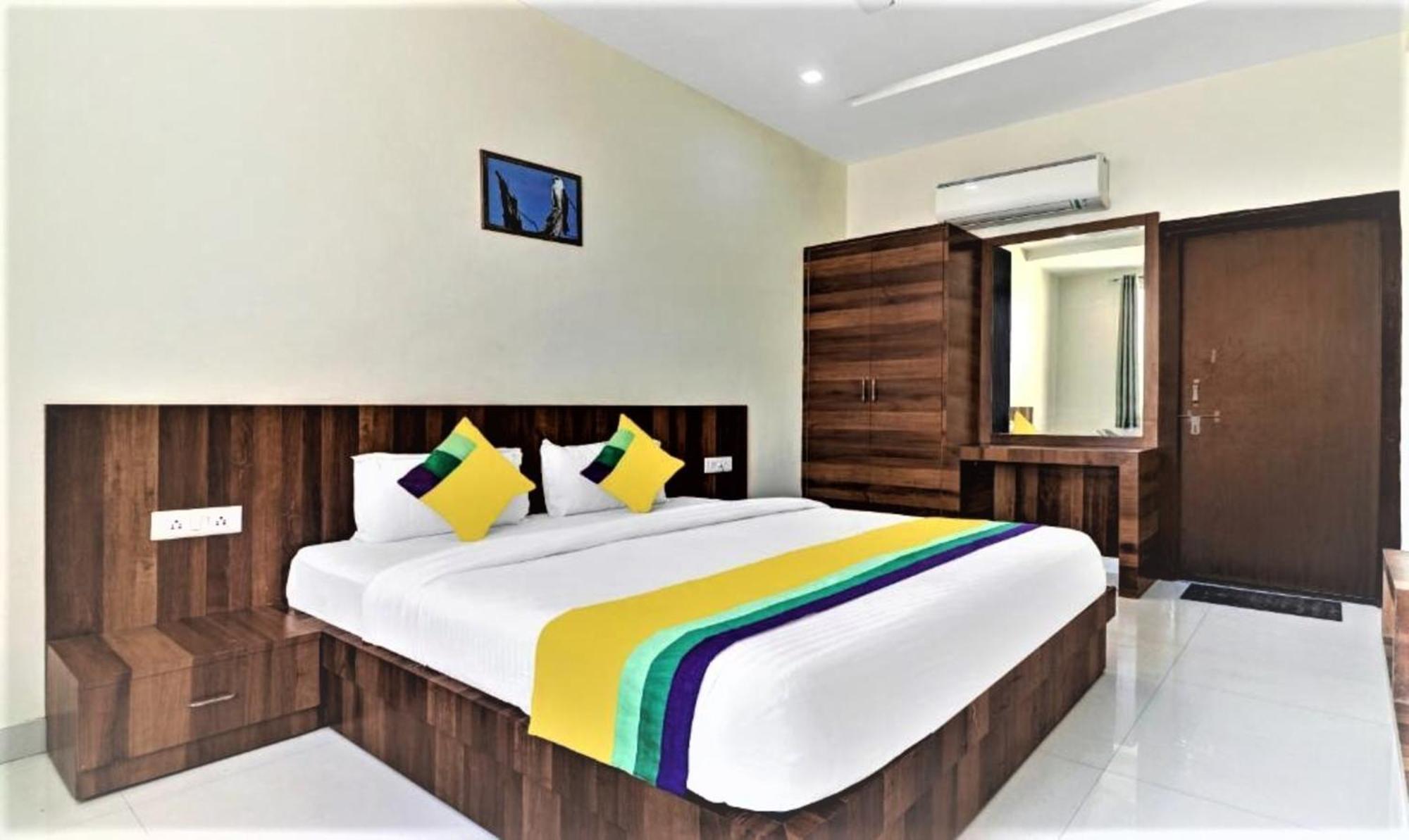 Hotel Ravi Residency Bharatpur Esterno foto